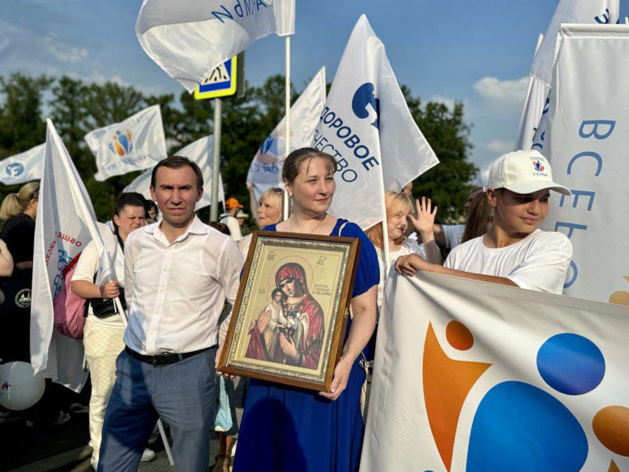 Всероссийский Парад семьи объединил тысячи семей в более чем 100 городах страны