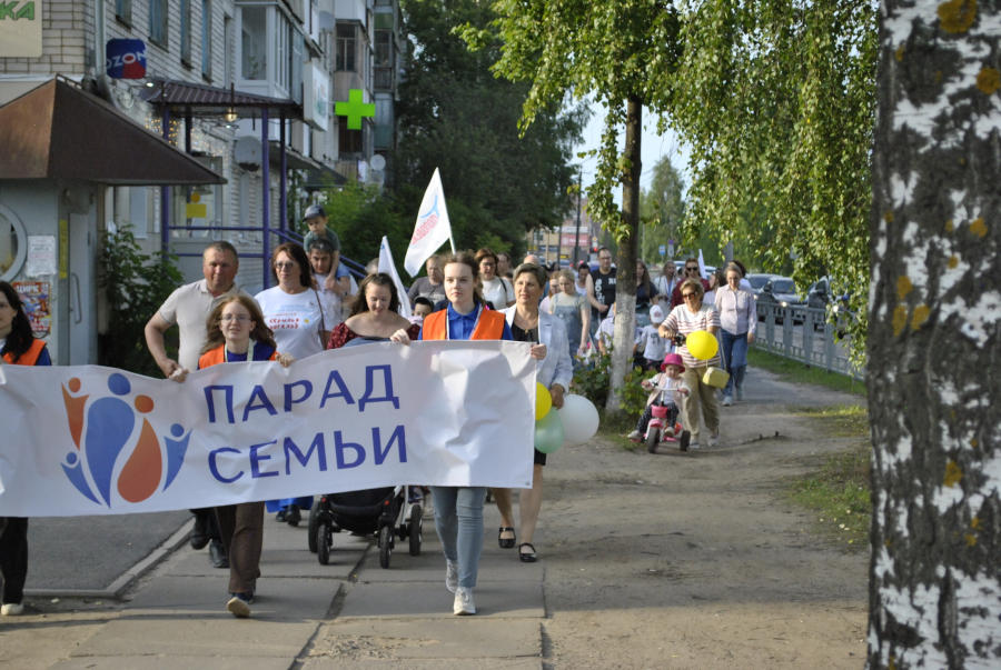 Котлас отпраздновал День семьи, любви и верности ярким «Парадом семьи»!
