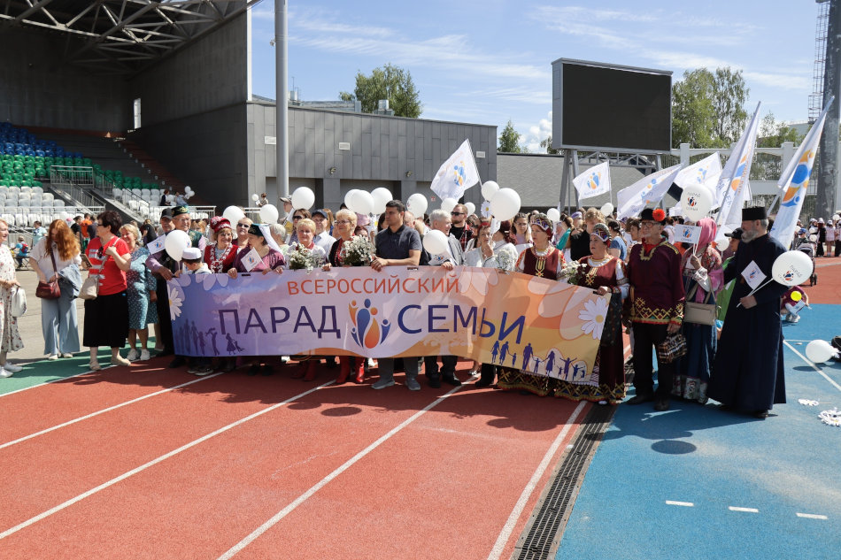 В Сыктывкаре прошел яркий Парад семьи