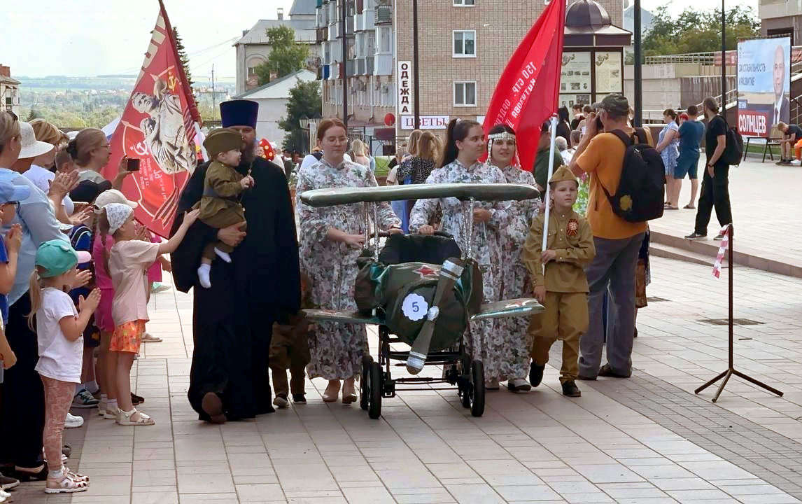 В Бугуруслане (Оренбургская область) прошёл Всероссийский Парад Семьи!