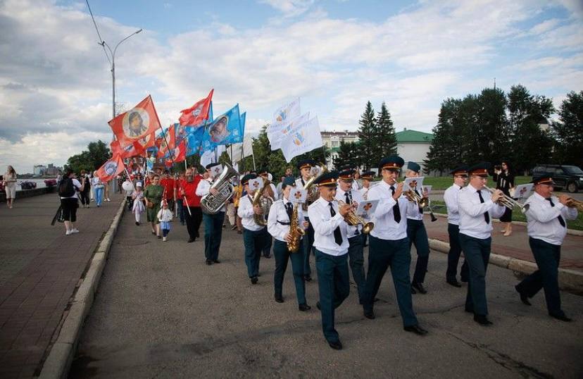 В Томске прошёл Всероссийский Парад Семьи!